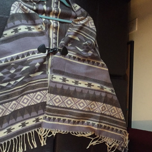 - ✨✨Classy Vintage/ Aztec Fall  poncho 💫💫 - Picture 2 of 6